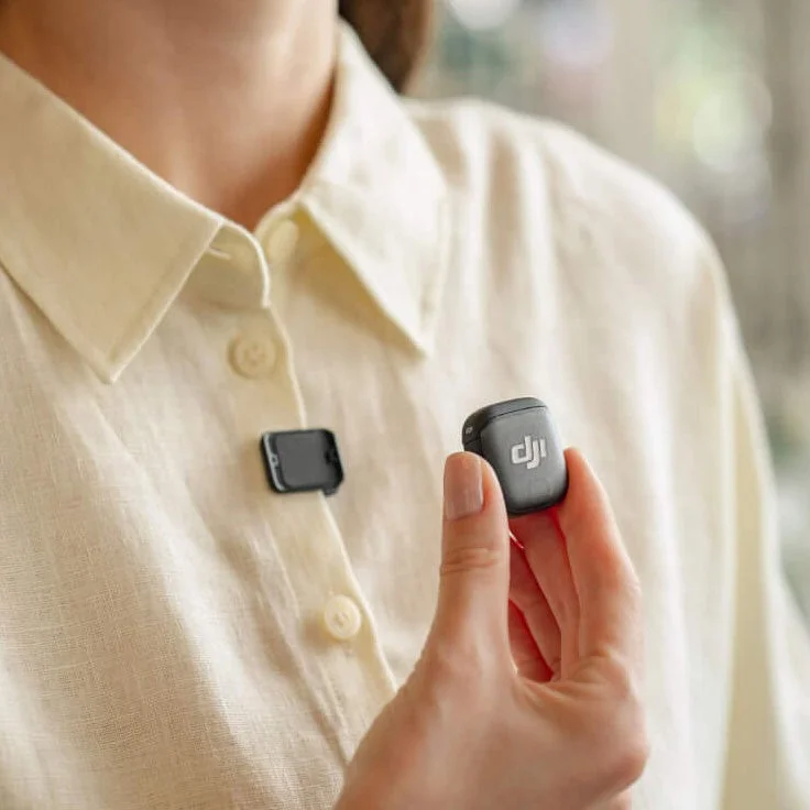 シャツにマイク装着