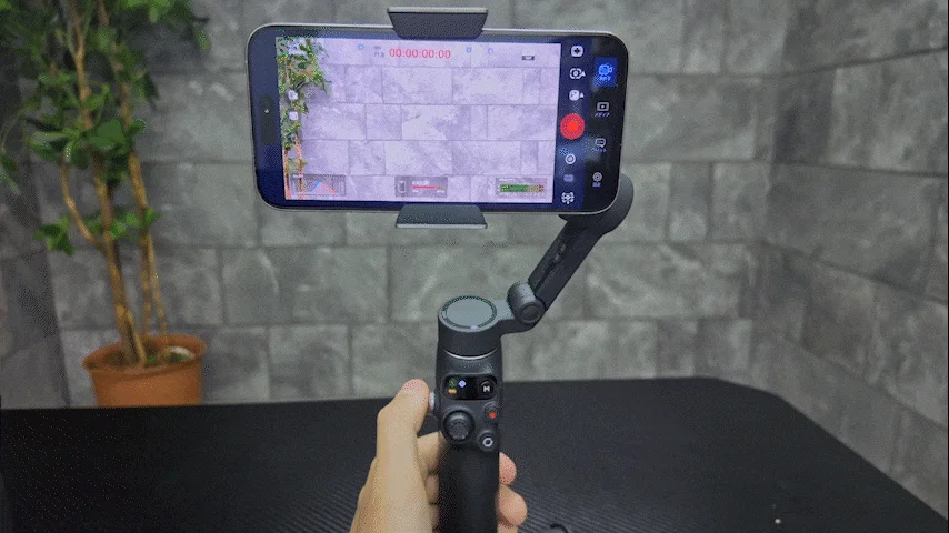 ジンバル装着スマホのカメラアプリ画面