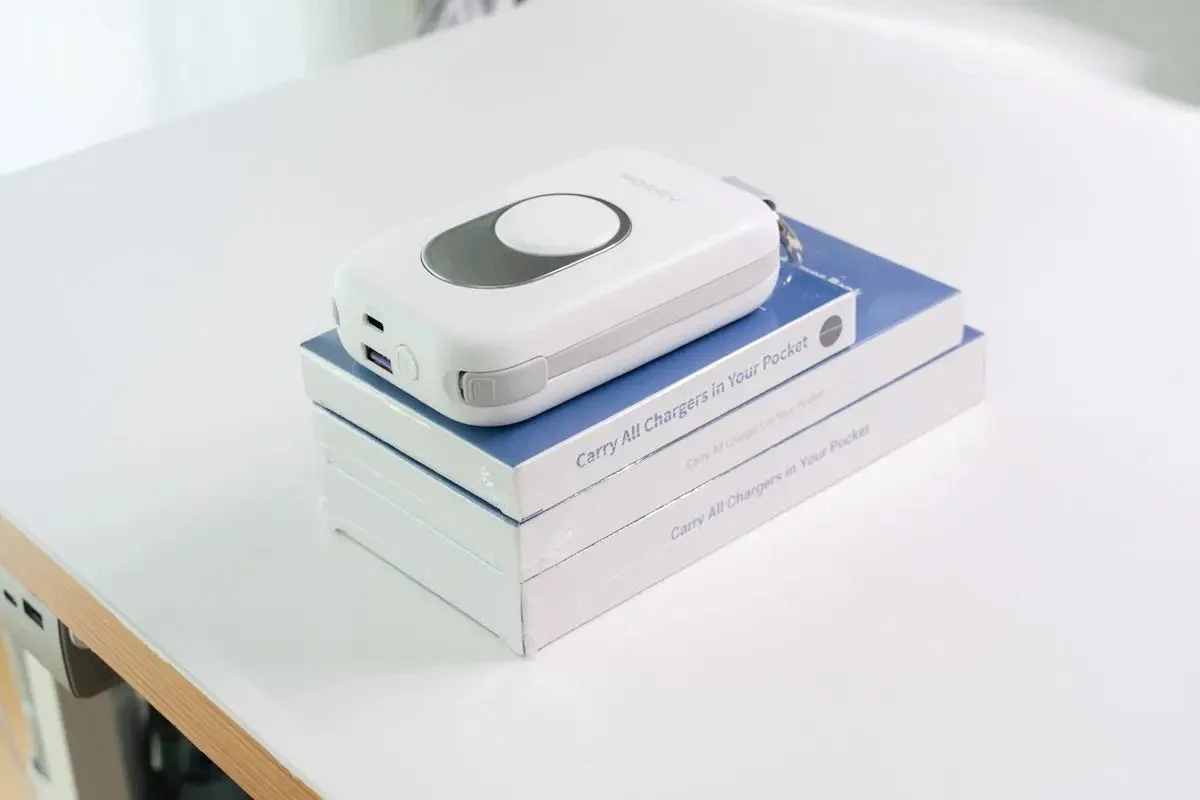 Dシリーズ多機能モバイルバッテリー