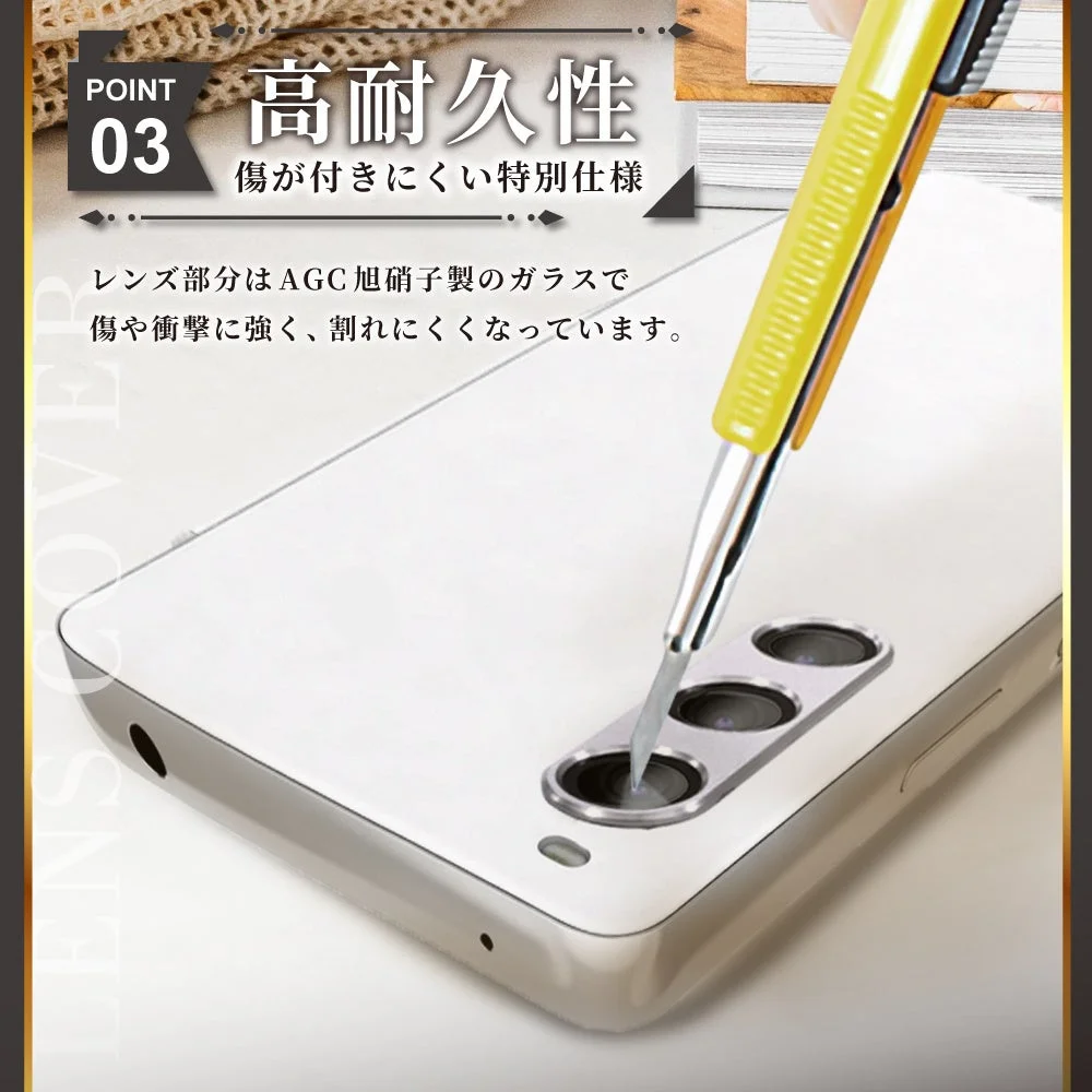 スマホのカメラレンズにカッターを当て、AGC旭硝子製のガラスが高耐久性をアピール