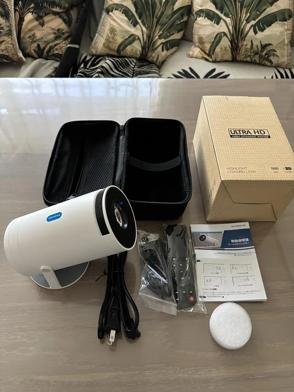 プロジェクターと付属品