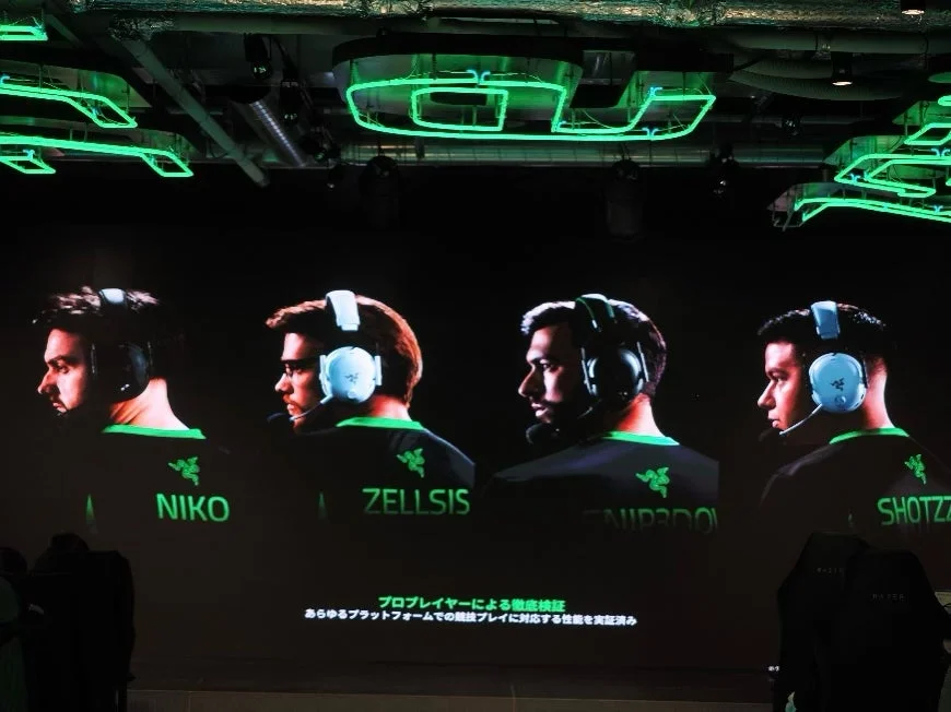 Razerのゲーミングヘッドセットを装着したプロゲーマー