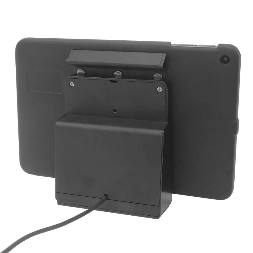 黒いタブレットの背面が、同じく黒いスタンドに設置されている様子