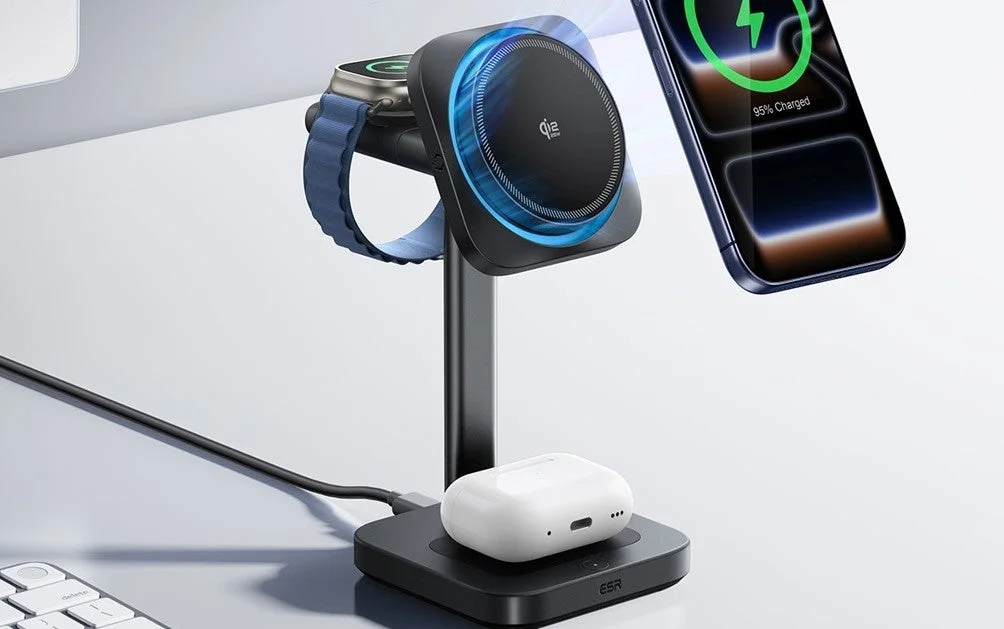 超急速ワイヤレス充電中のiPhone、Apple Watch、AirPods