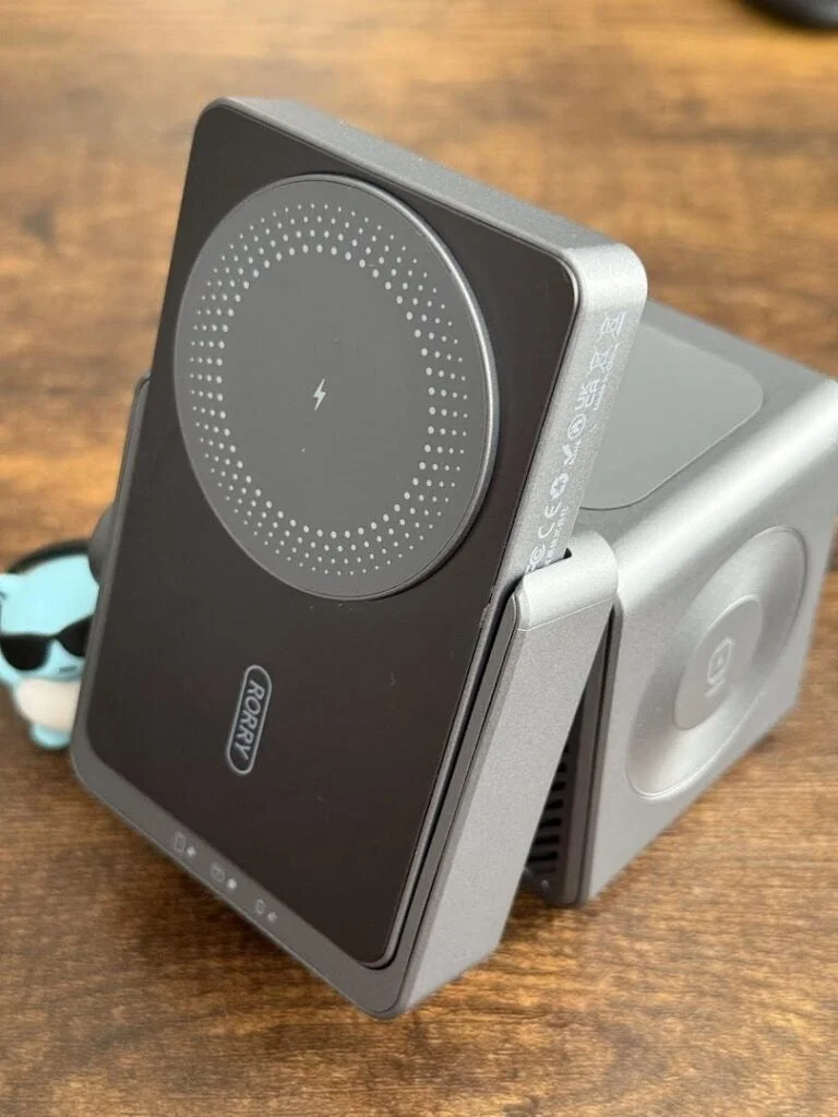 折りたたみ式ワイヤレス充電ステーション