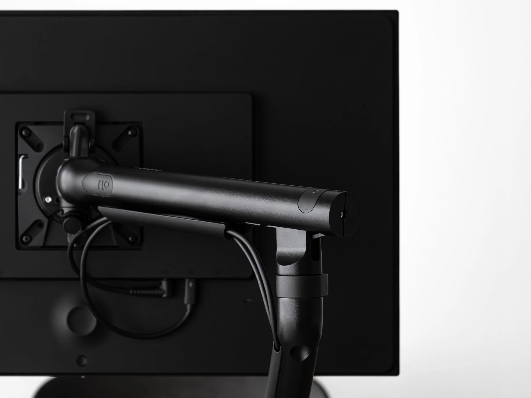 モニターと接続されたモニターアーム