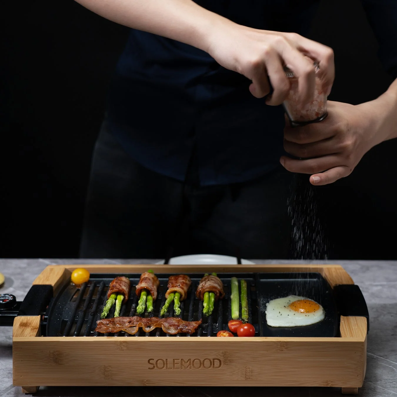 ホットプレートで調理中の様子