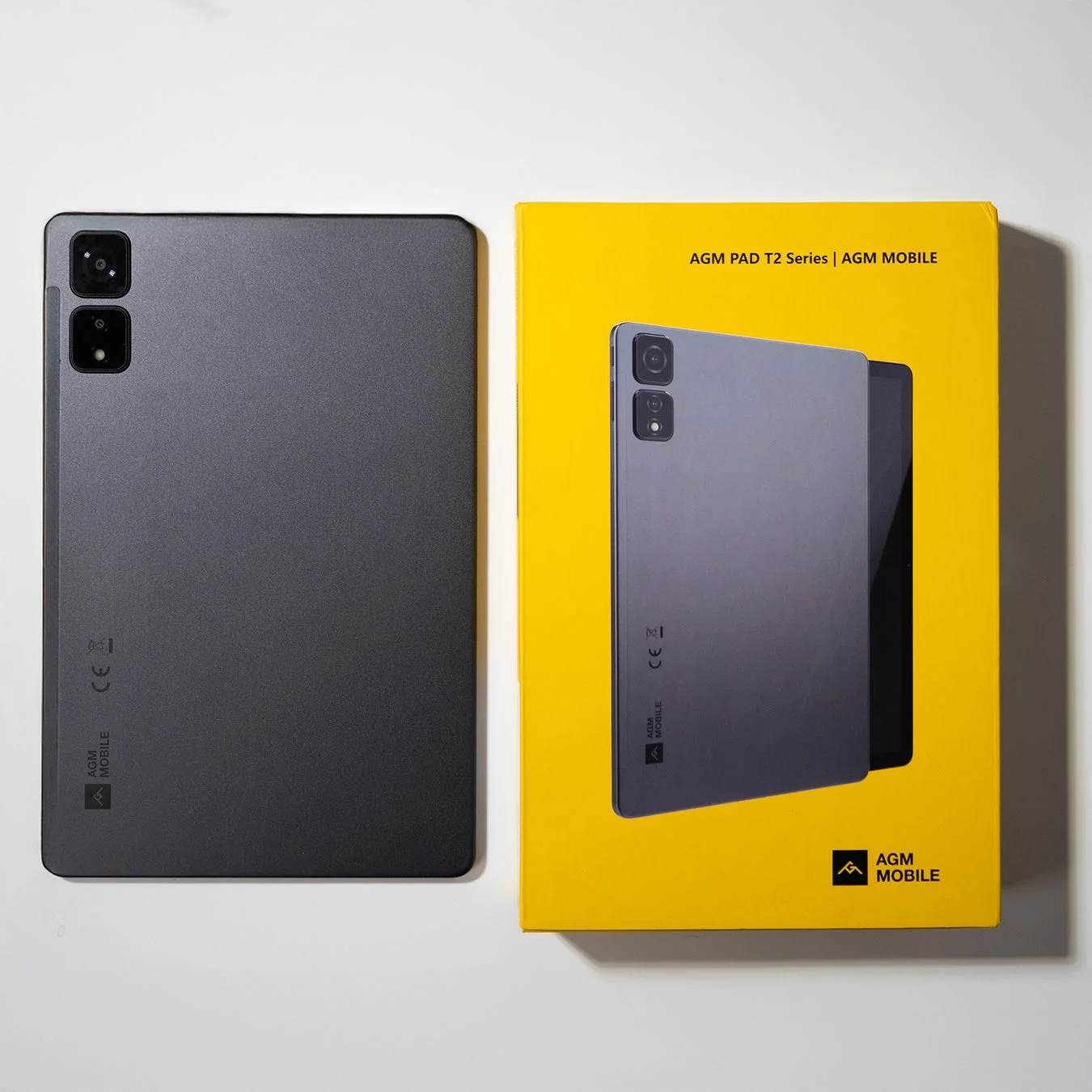 AGM PAD T2本体と製品箱