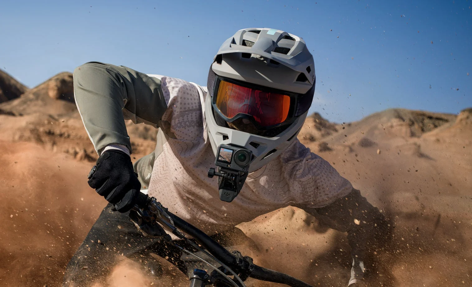 マウンテンバイクとアクションカメラ