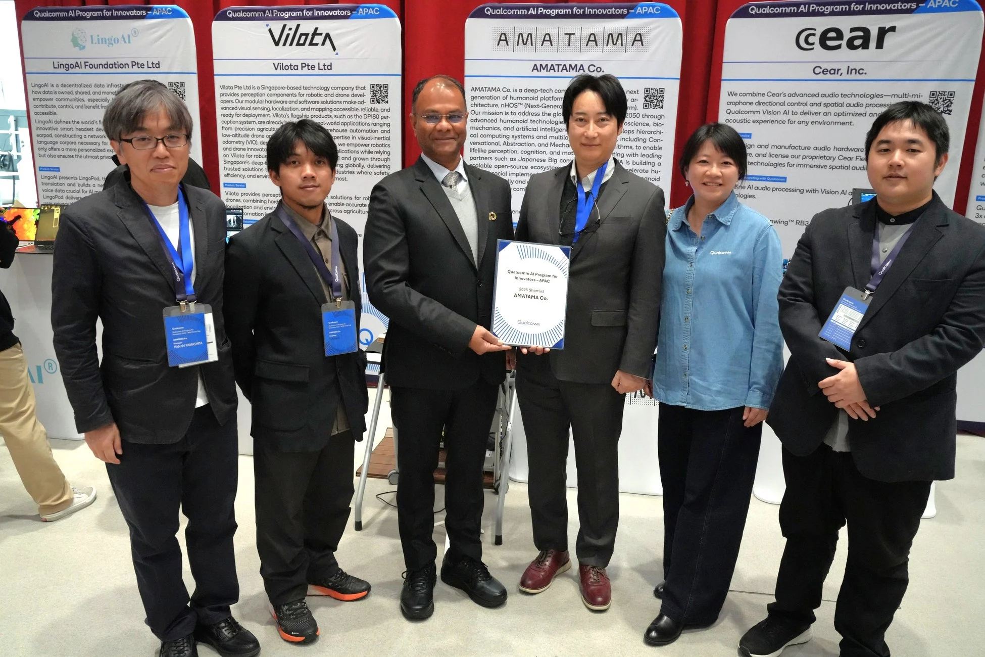 QAIPI参加企業の関係者集合写真