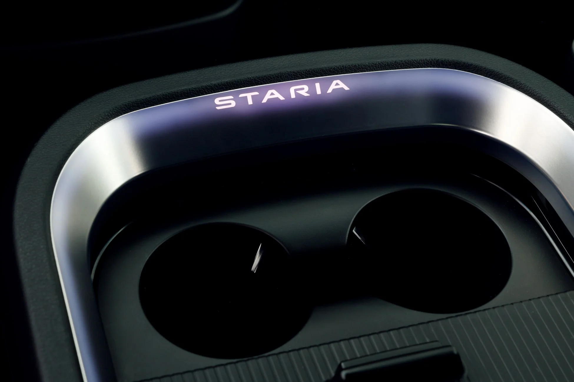 STARIA Electricのカップホルダー