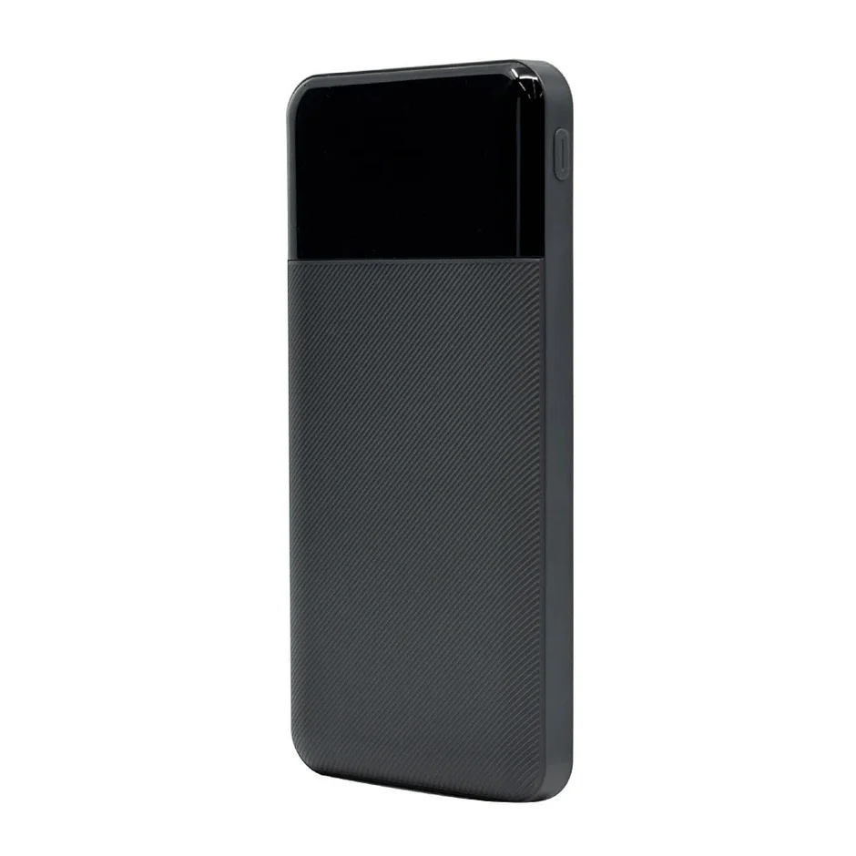 白い背景に置かれた、上部が光沢のある黒、下部が斜めストライプのテクスチャを持つダークグレーの長方形の電子機器です。モバイルバッテリーや外付けハードディスクのようなデバイスに見えます。