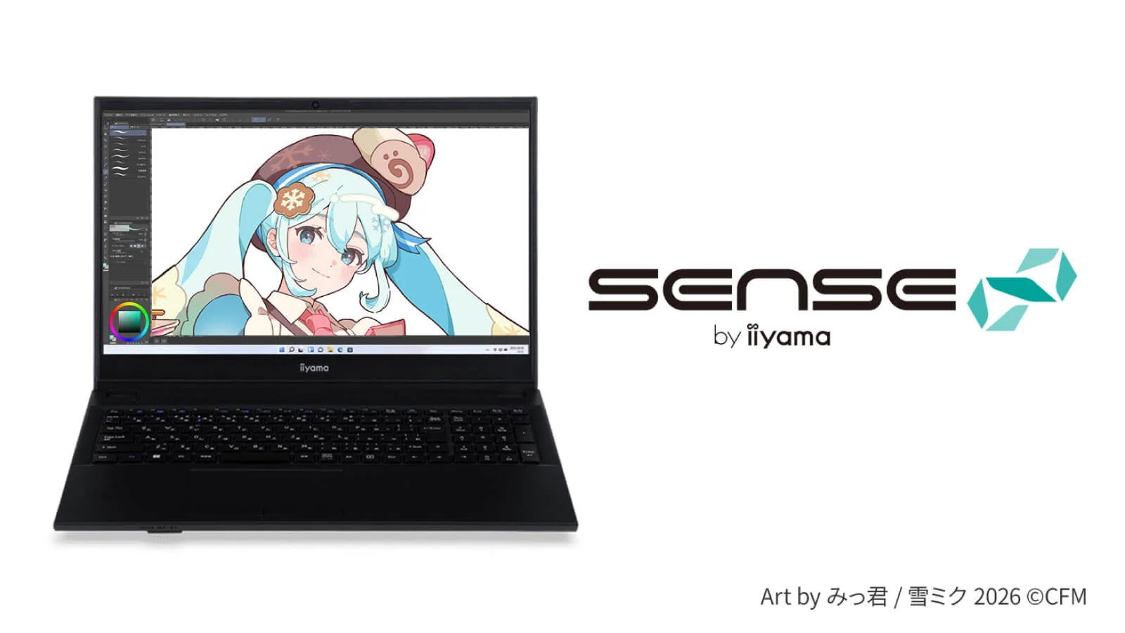 iiyama SENSEの黒いノートPCが置かれ、その画面には雪ミクのようなキャラクターのデジタルイラストが表示されています。