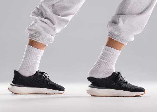 黒いスニーカー