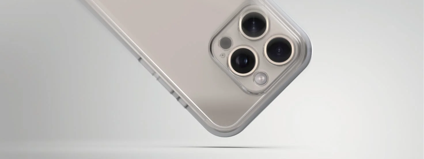 クリアケース装着のスマホ背面