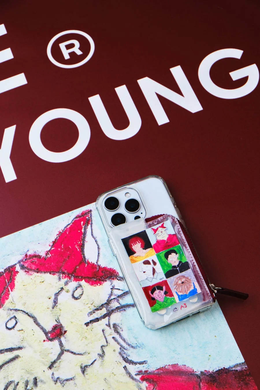 iPhoneに装着されたクリアケース