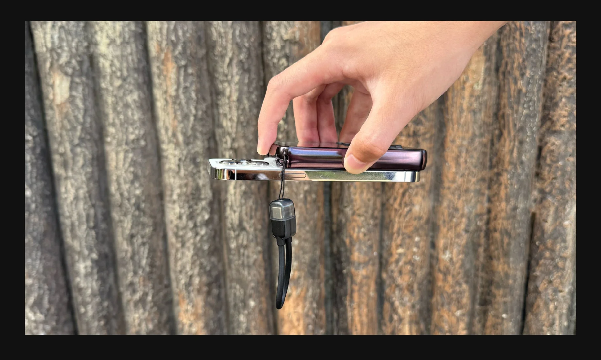 MagSafe対応:スマホ背面にピタッと貼り付け