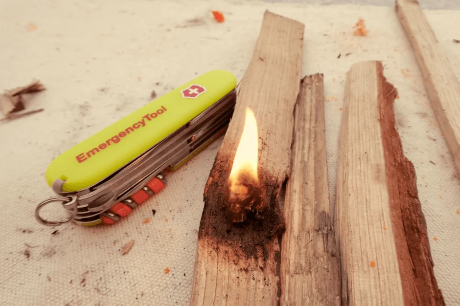 防災特化型マルチツールと火起こし体験