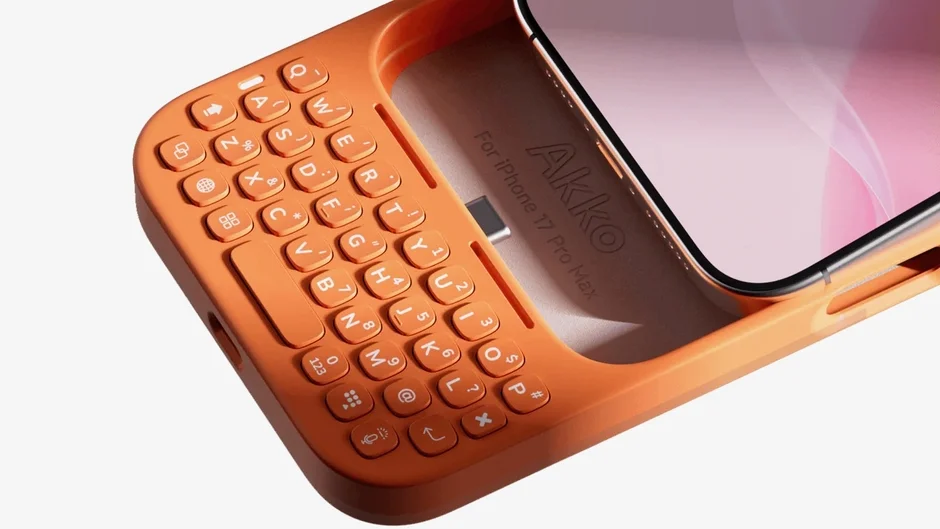 iPhone 17 Pro Max用のオレンジ色のキーボード付きケース