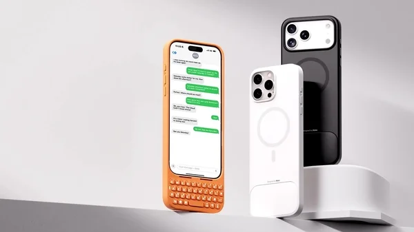 iPhoneに装着されたAkko MetaKey