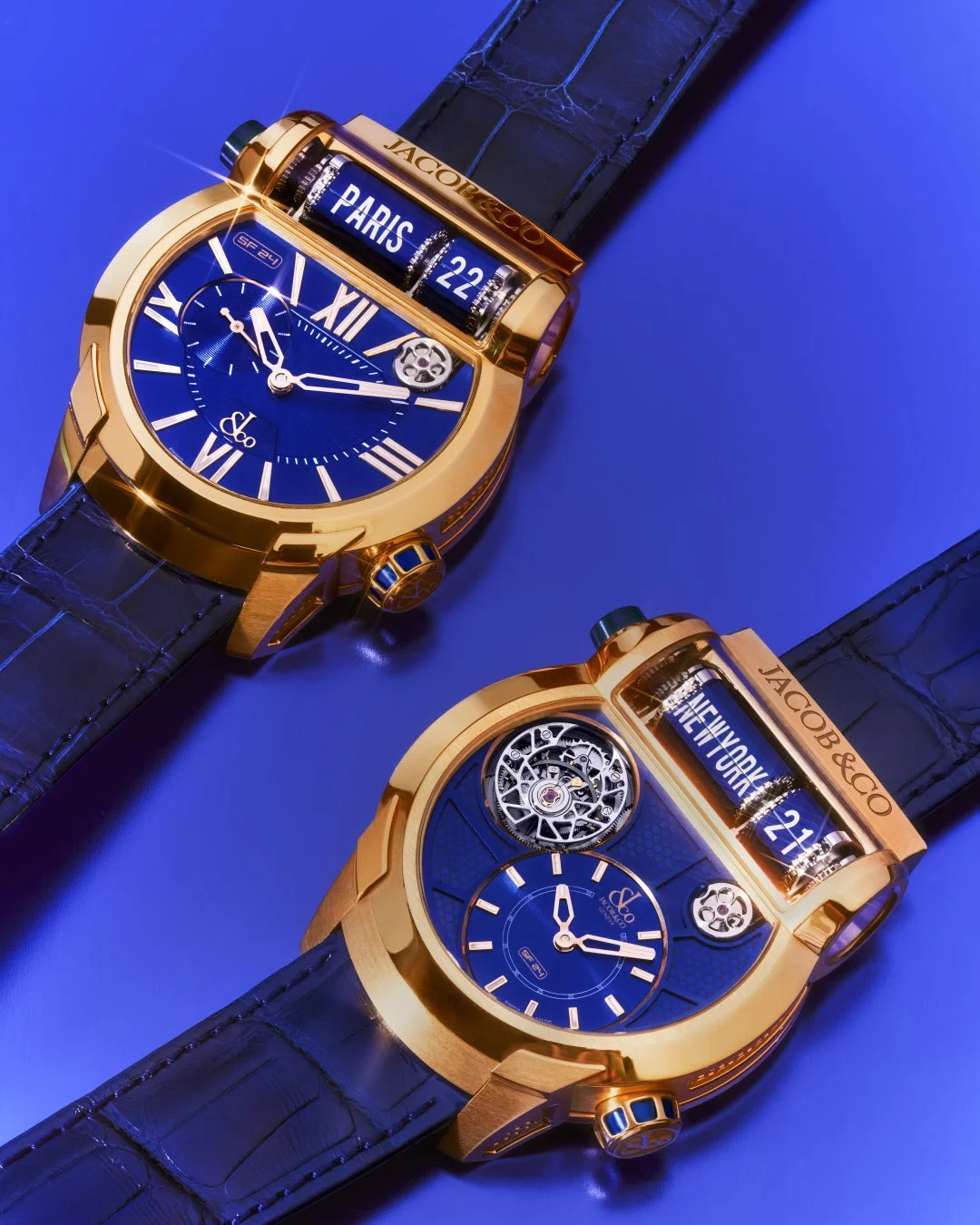 ゴールドとブルーのデュアルタイム時計2点