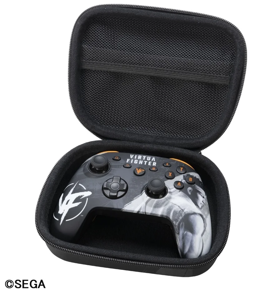 コントローラーと周辺機器を収納したケース