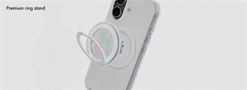 白いスマートフォンに透明なケースが装着され、背面に白いリングスタンドが取り付けられている様子が映し出されています。スタンドは開いた状態で、その機能性を示しています。
