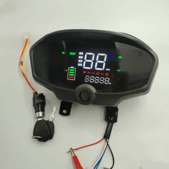 電動バイクや電動スクーター用のデジタルメーターです。速度、バッテリー残量、走行距離などが表示され、READYインジケーターが点灯しています。キーシリンダーと配線も付属しています。