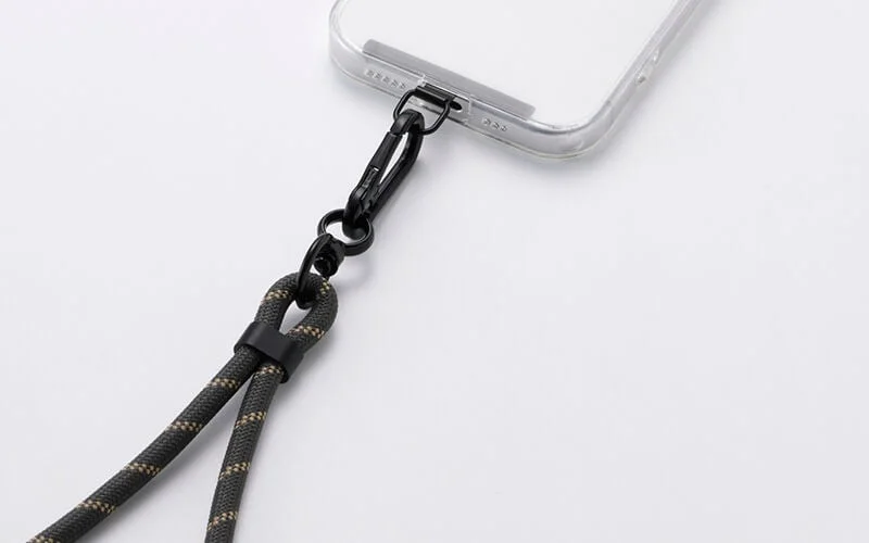 スマートフォンケースに接続されたストラップ