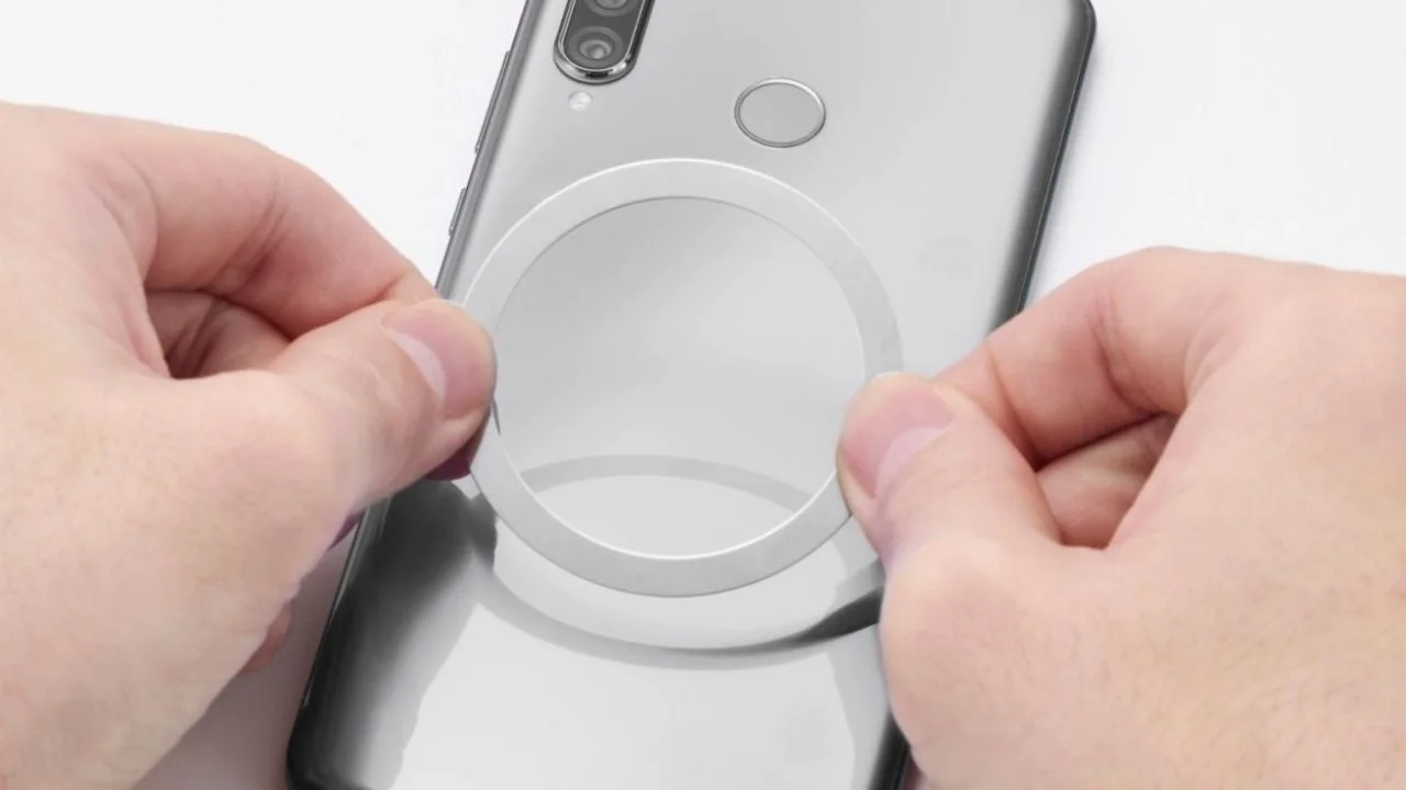 メタルプレート併用でのMagSafe非対応スマホ使用例