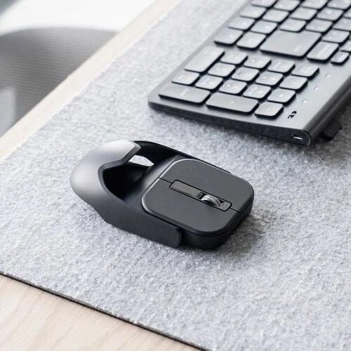 デスクに置かれたマウス