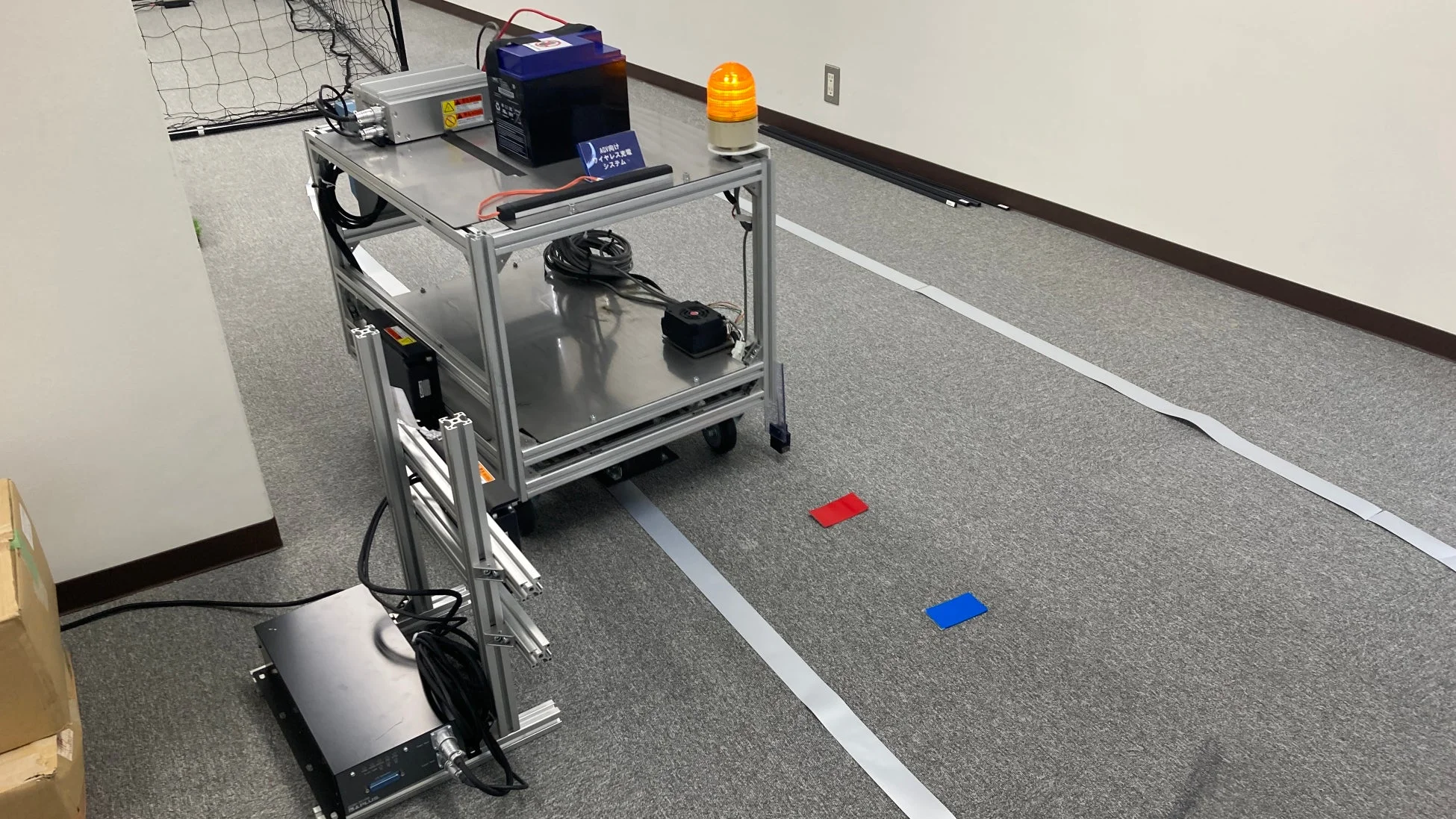 AGVデモ機による搬送・充電の実演