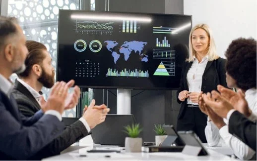 ビジネス会議でのプレゼンテーション風景