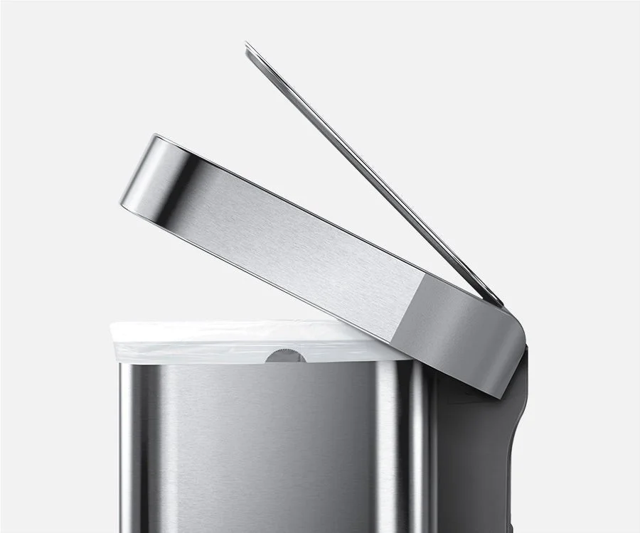 ゴミ袋がセットされた状態のゴミ箱