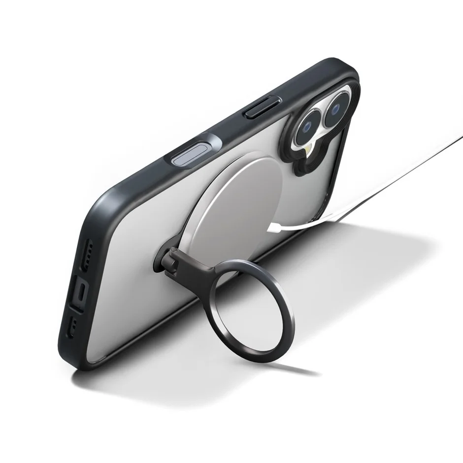 MagSafe対応のワイヤレス充電器とリングホルダーを併用して横向きに立てかけられたスマートフォン