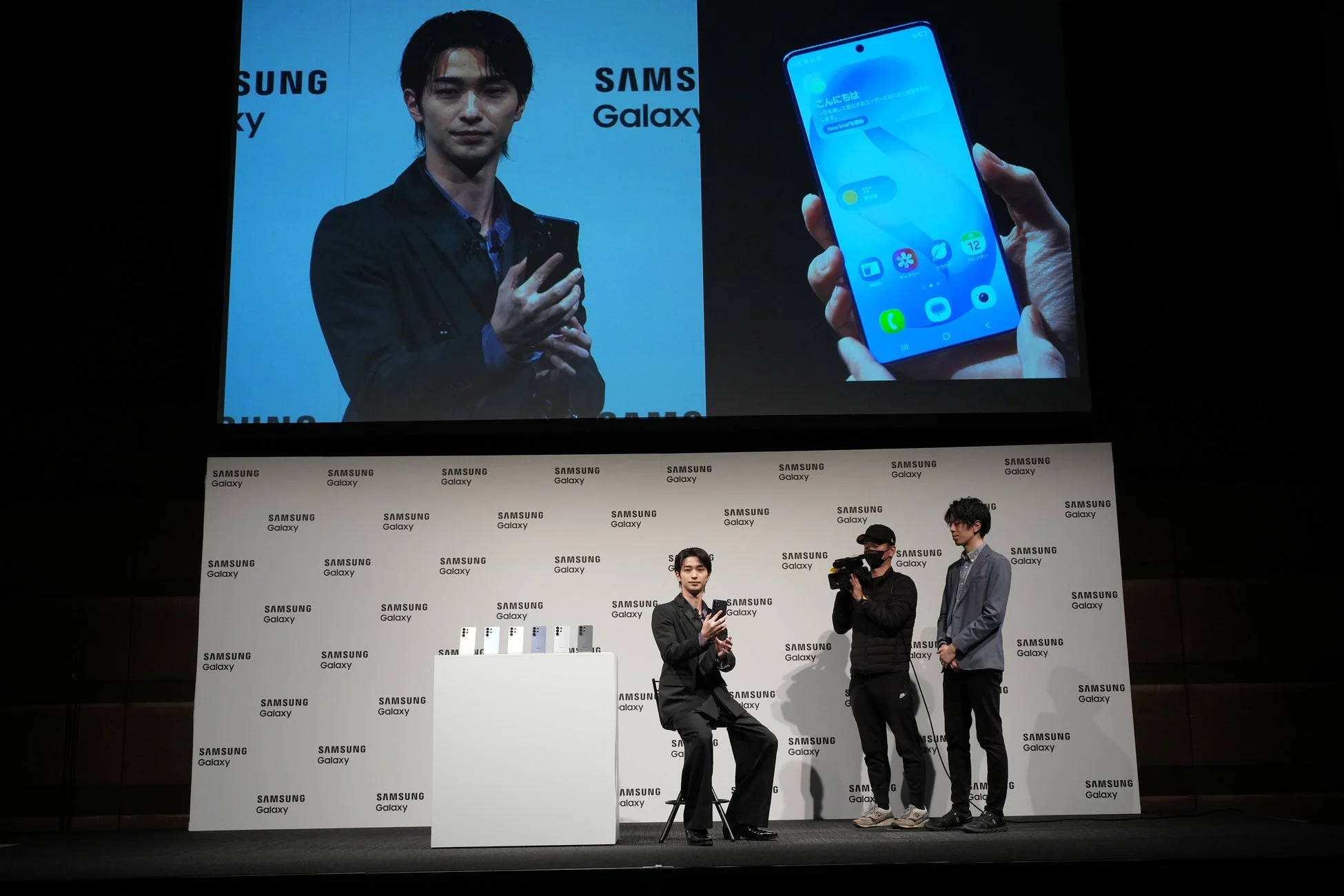 横浜流星さんがGalaxy S26 UltraのAI機能を体験する様子
