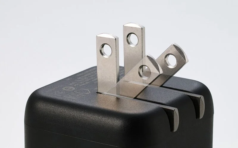 折りたたみプラグ