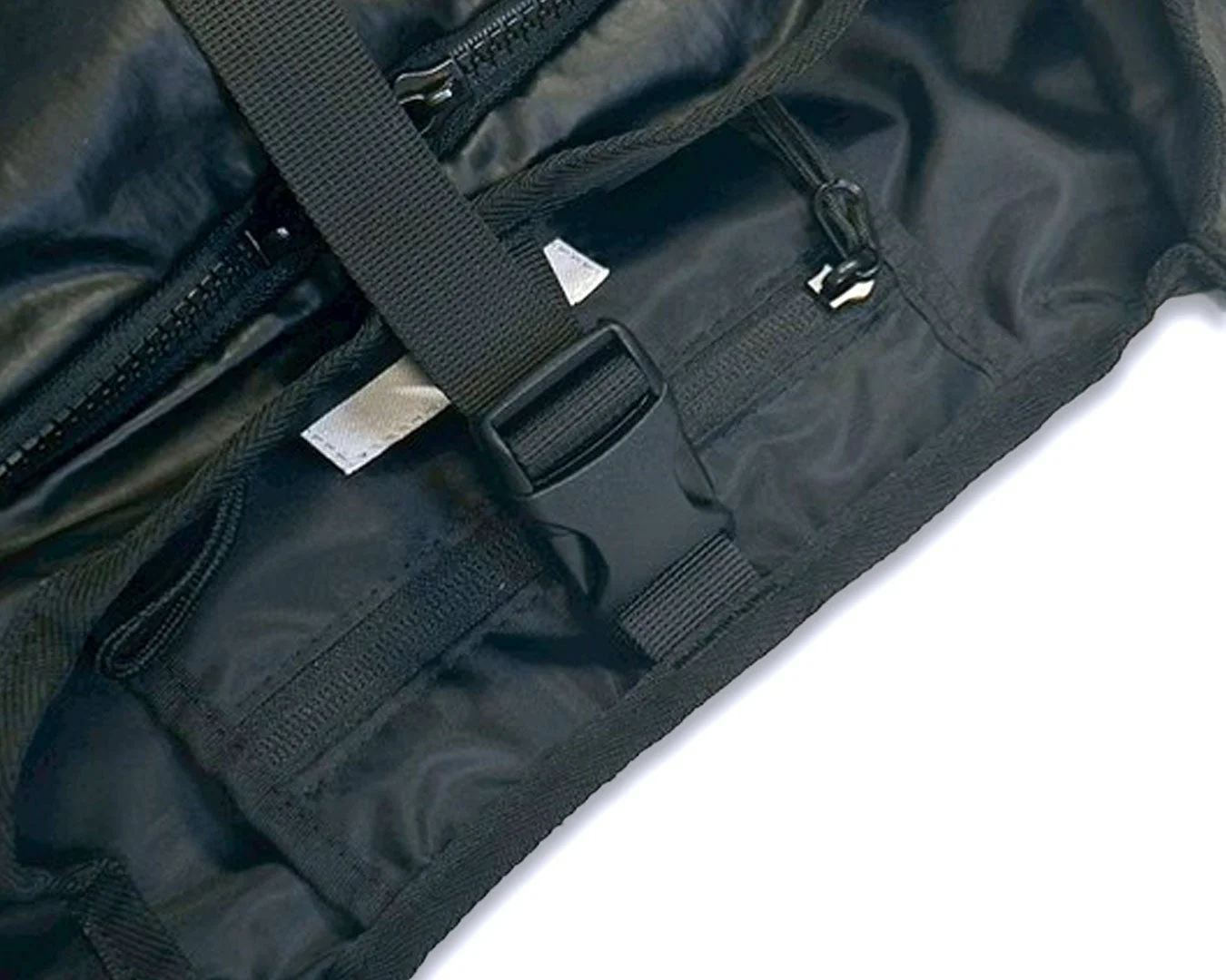 N shoulderのバックル