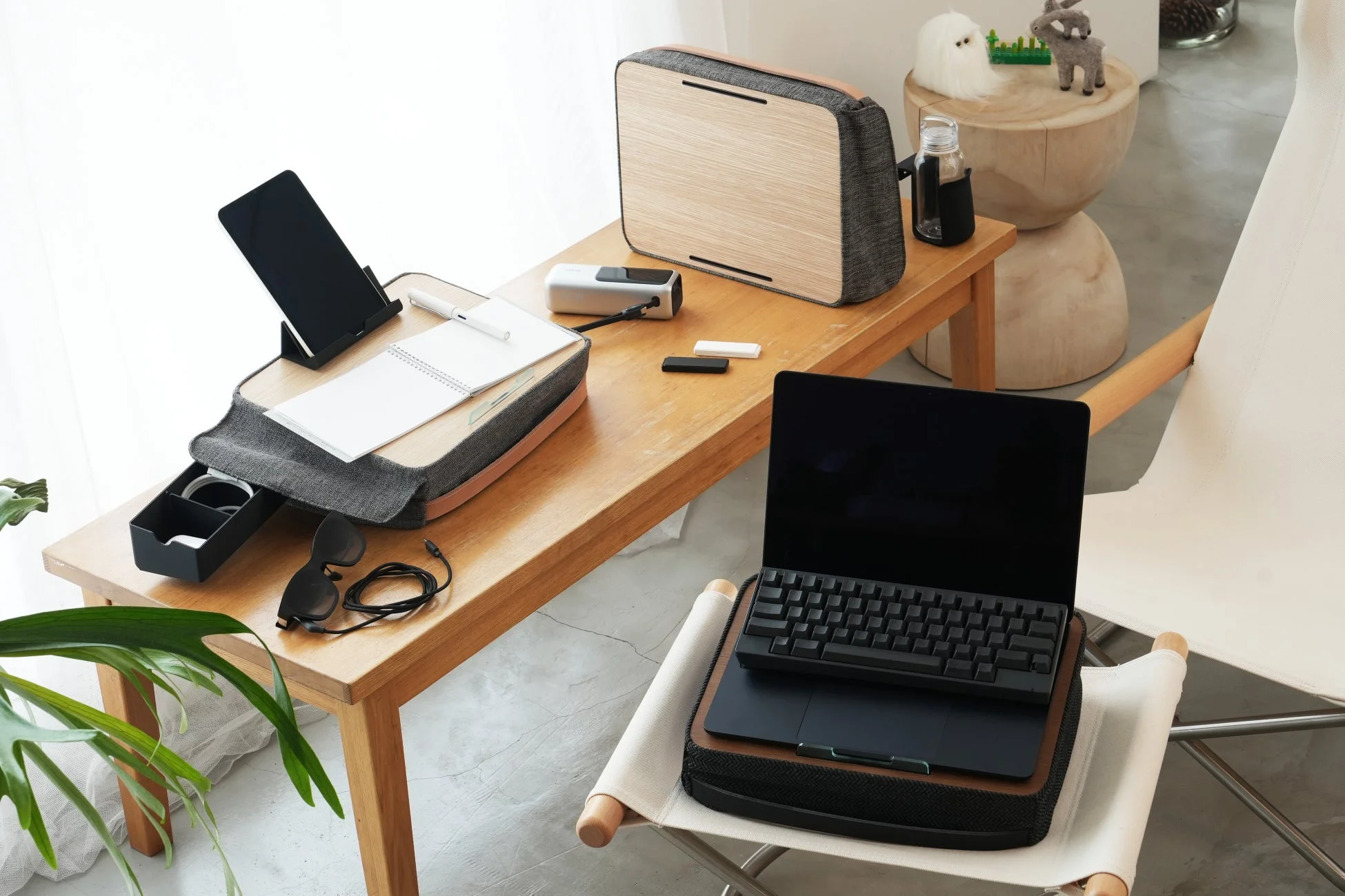 モダンでミニマリストなワークスペースの風景