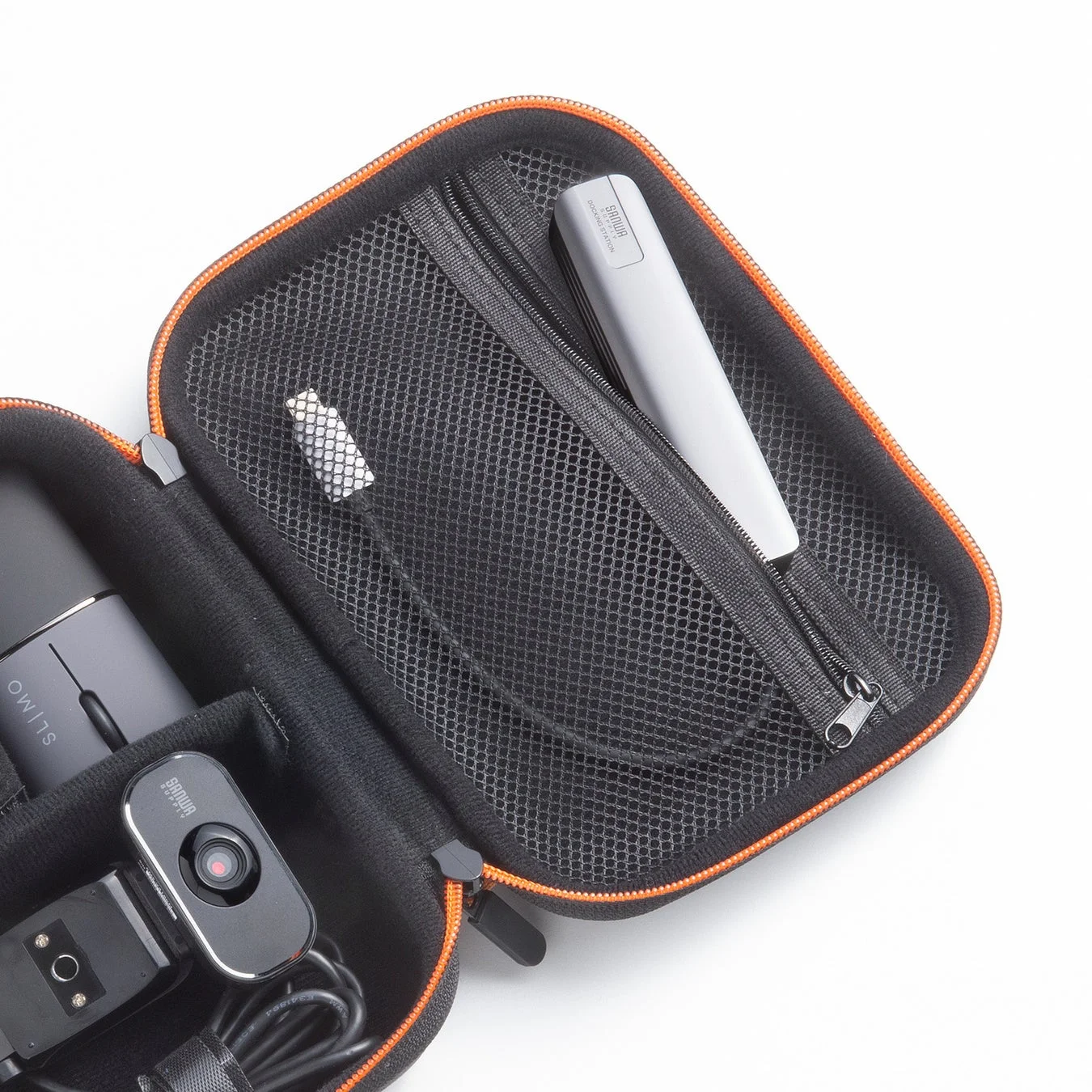 コンパクトで持ち運びに便利な収納ケースに収まっている様子