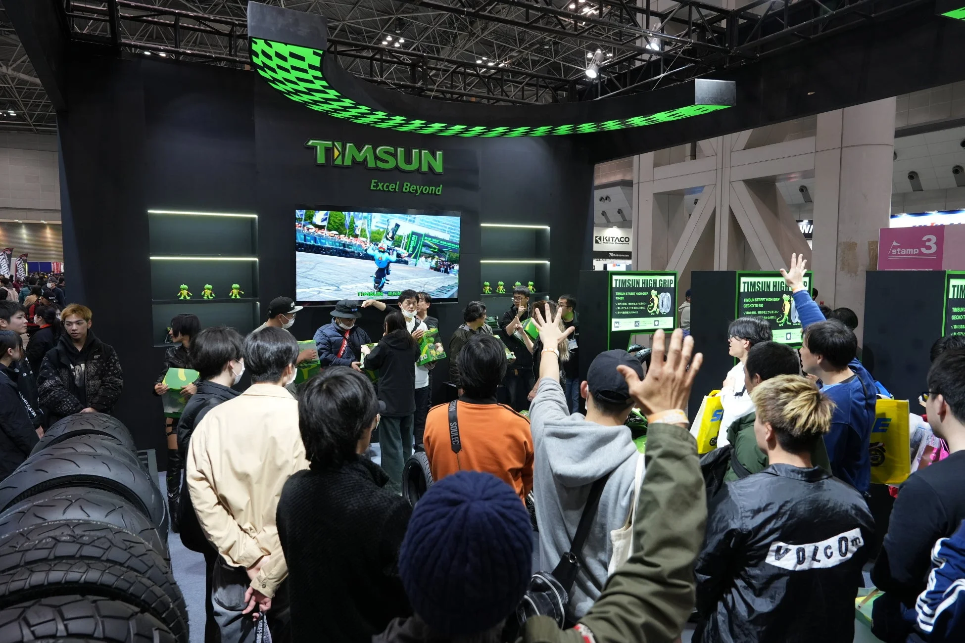 TIMSUNブースの賑わい