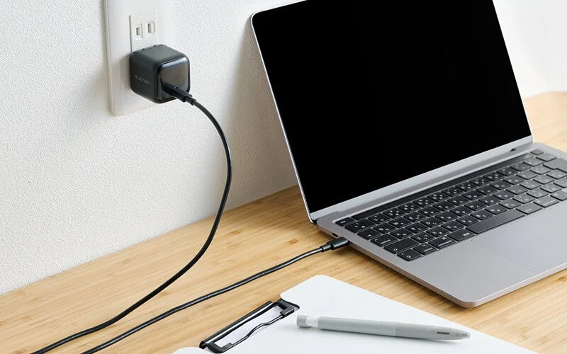 ノートパソコン充電の様子