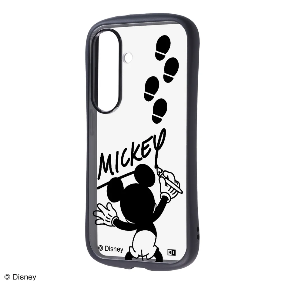 ミッキーマウスが「MICKEY」の文字と足跡を描いているデザインのスマホケースです。