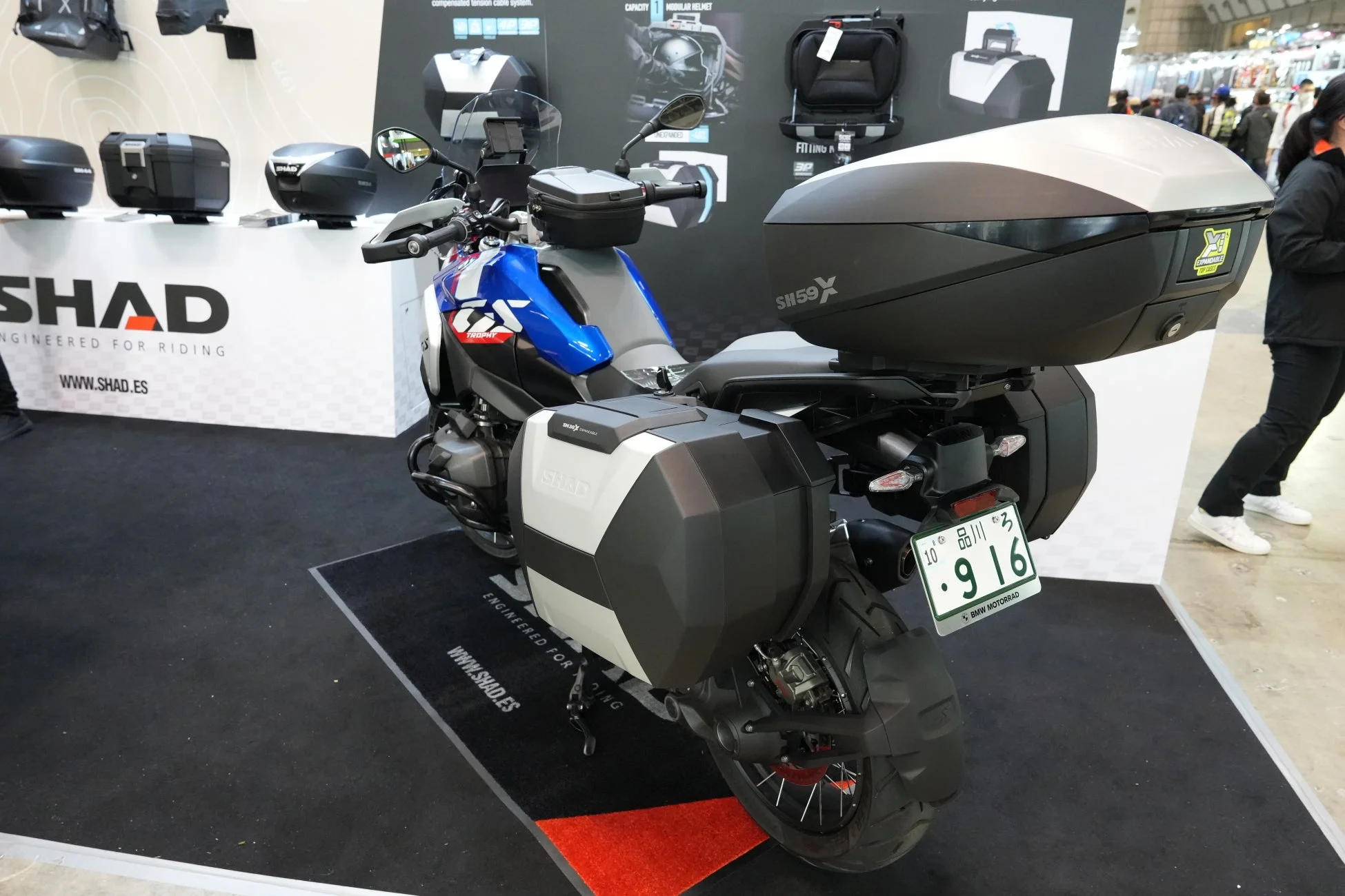 BMWバイクに装着されたSHADトップケース