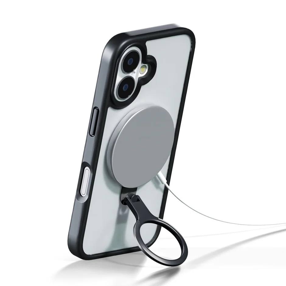 スマートフォンにMagSafe対応のリングスタンドを装着し、充電ケーブルも接続されている様子