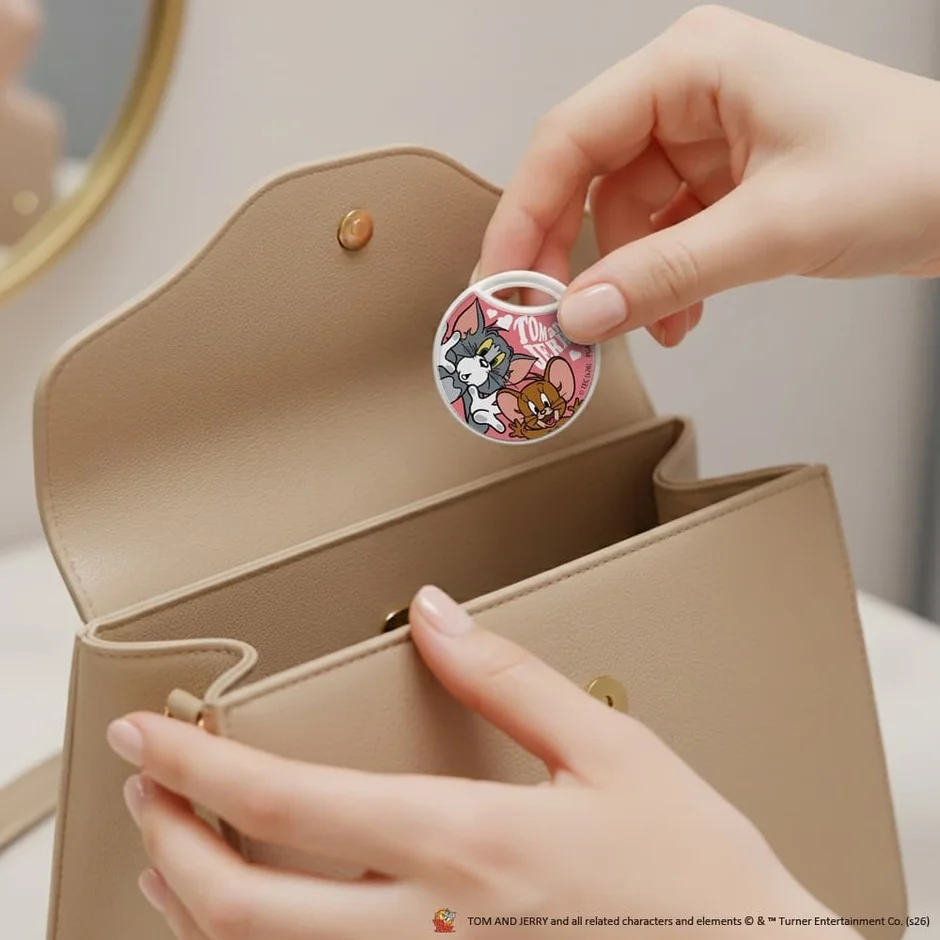 バッグに入れられたピンクのタグ