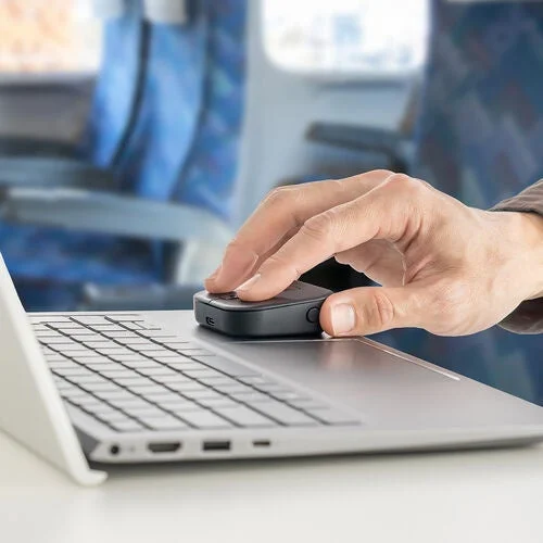 車内で使用中のマウス