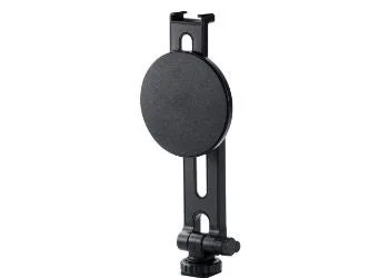 黒いスマートフォンホルダーが白い背景に置かれている画像です。上部にスマートフォンを挟む部分があり、中央には円形のパッド、下部には三脚などに取り付けるためのネジとコールドシューマウントが見えます。