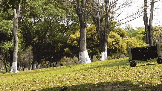 坂道を走行するLITEFAR G2