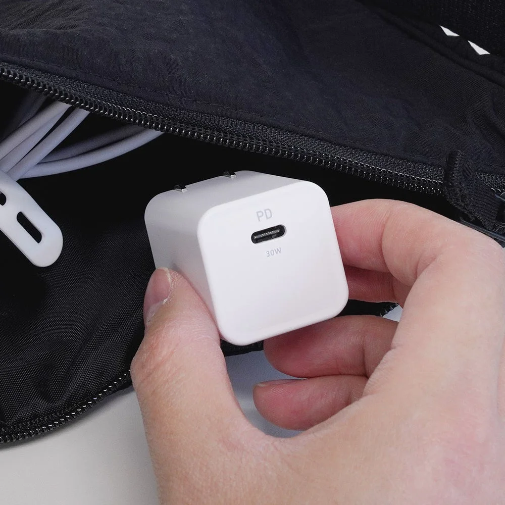 PD 30W充電器とポーチ